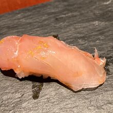 キンメの昆布〆　　シャリがイマイチだけどネタが美味しかったな