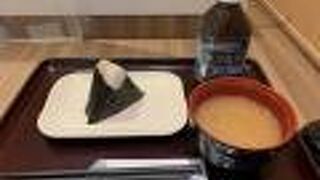 スキマ時間のチョイ食べにもってこい！テイクアウトも人気