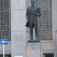 堂々とした立像