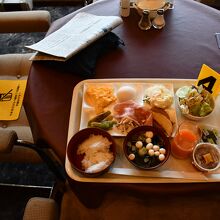 宿の朝食でした