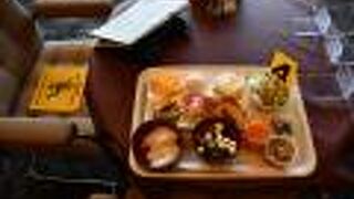 宿の朝食でした