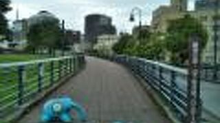 象の鼻のかたちをした防波堤も