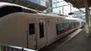 停車駅が少なく早い常磐線特急