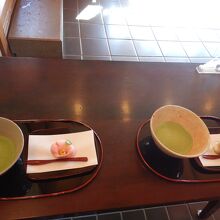 お抹茶(生菓子付き）500円をいただき、のんびり憩う。