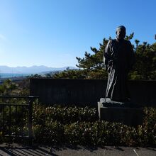 サンフランシスコ方向を向いて建てられているそうです。