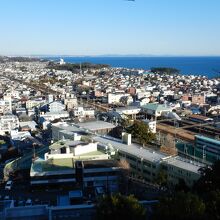 下りの途中の展望台より。すぐ下に二宮駅が見えます。