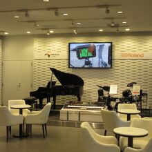 地元協賛でYAMAHAブースがありました