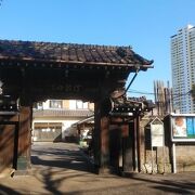 諏方神社に隣接する寺院