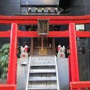 八重洲の伏見稲荷神社