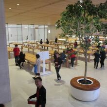 アップルストアの中