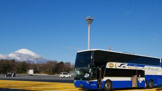 高速バス大阪の最初の休憩は足柄ＳＡのエクスパーサ、富士山が見事