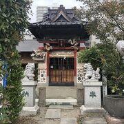 街中にひっそり佇む神社