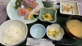 食堂で伊豆の海鮮居酒屋