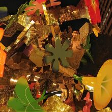 ビル前のオブジェ