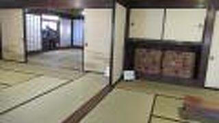 スタッフの案内付き