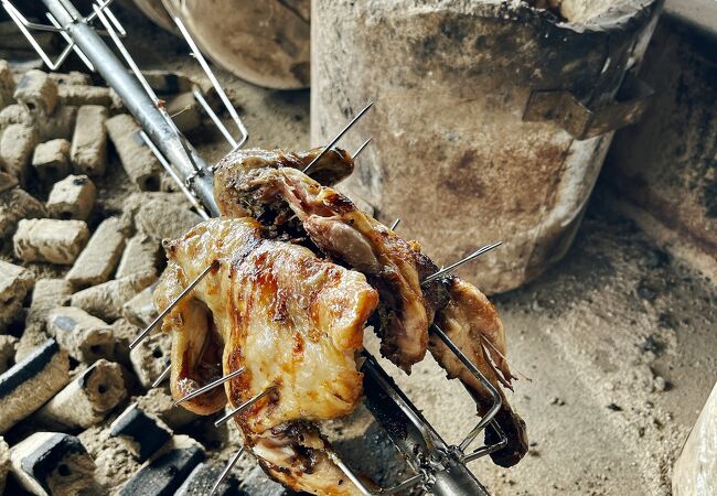 皮目パリッと肉身はジューシーで美味しい。