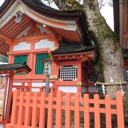 上宮本殿の横にある神社