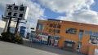 オレンジ色のたてもの。