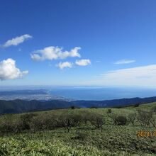 山頂から相模湾の絶景。