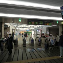 ユニバーサルシティ駅改札口