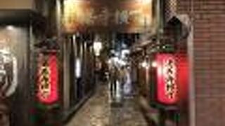 法善寺の寺前路地