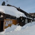 冬は野生のテンが遊びにくる山奥の秘湯