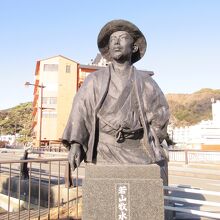 若山牧水の像