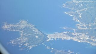 本州とつながる潮岬から「くしもと大橋」が延びている和歌山県下最大の島です。