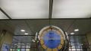 新幹線利用者との待ち合わせに便利な時計