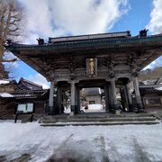 立派な山門のある函館最古の寺院