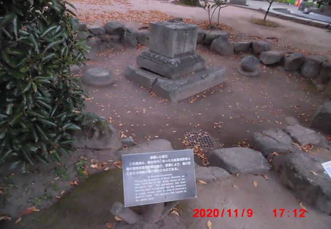 平和乃観音像の少し北寄りにあった台座のような遺跡