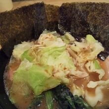 ラーメンにキャベツ