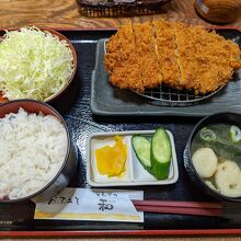 トンカツ定食 / Pork cutlet set meal