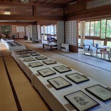 …大広間には結城泰作の細密なペン画が多数展示されていました。