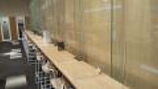 綺麗なラウンジ