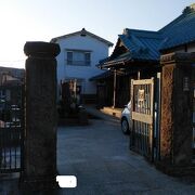 日本美術院に隣接する寺院
