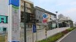 ここは、2021年1月12日に開業した高雄捷運環状軽軌の駅で、寿山観光の最寄り駅です