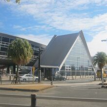 ターミナル建物の外観