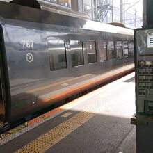 諫早駅ホームにて