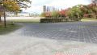 広島県立総合体育館(広島グリーンアリーナ)の北に広がる大きな公園