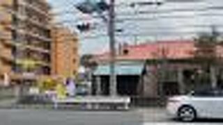 保土ヶ谷駅の近く。今は門だけ。近くに旅籠の建物もありました