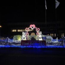 東近江市役所前会場のイルミネーション。