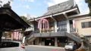 「稲荷」を「とうか」と読む珍しい読み方です。