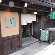 高山の古い町並にある和風モダンの喫茶店