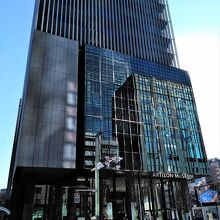 高層ビルだから目立ちます