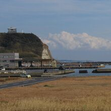 飯岡漁港の防波堤から見た刑部岬