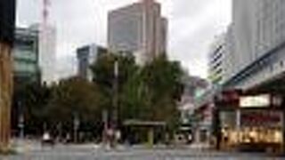 東急プラザ銀座が、建て替えられた時期に数寄屋橋公園もリニューアルされました。