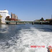 旧太田川（本川）に架かる橋です