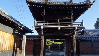 旧東海道に面したお寺で歴史を感じることができる