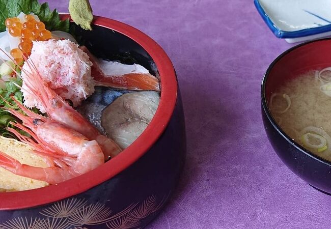 人気の海鮮丼のお店です